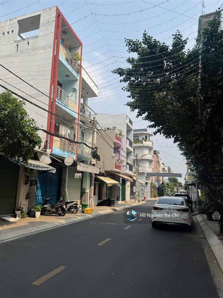 Mt nguyễn trường tộ  ngay nguyễn xuân khoát tân phú dt 4.2x18.5m ( cấp 4 )  11.5 tỷ thương lượng