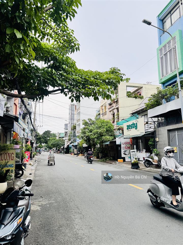 Thu nhập 50tr/tháng  toà vpcty khu họ lê dt 6.1x19m hầm + 7 tầng  22.5 tỷ tl
