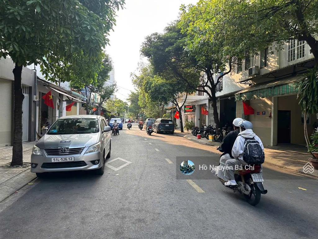 Mặt tiền đường lê niệm  dt 4x18m (2 lầu) giá 8,6 tỷ