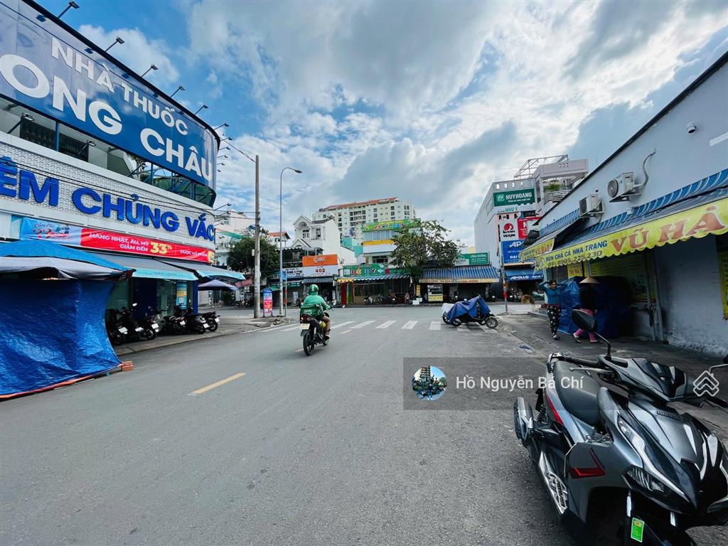Mtkd ngay chợ tân hướng đường tây sơn dt 4x17m  cấp 4  9,8 tỷ