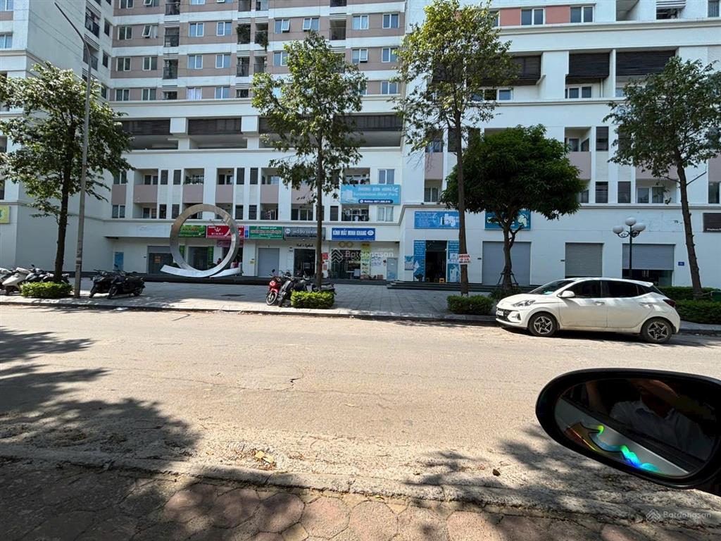 Shophouse 3 tầng tòa river hướng đn tầng 2,3 thông ra thang máy sổ đỏ nâu dài đang cho thuê 16tr/th