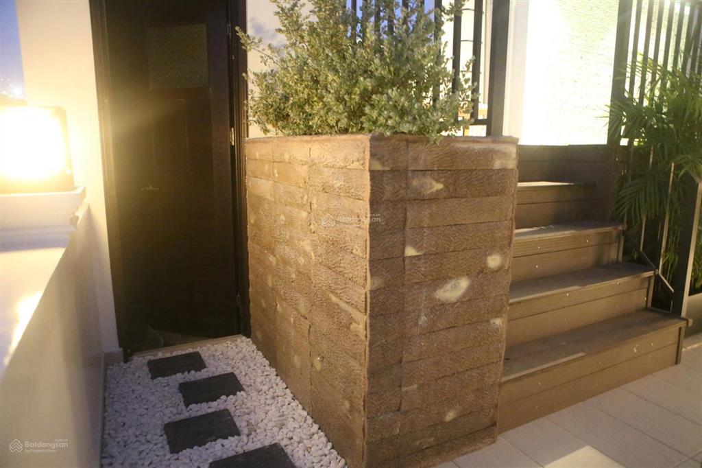 Bán nhà 3 mặt tiền đường tân hóa, 3 lầu&áp mái  shophouse, gara, hồ bơi, giá giảm mạnh 13,9 tỷ