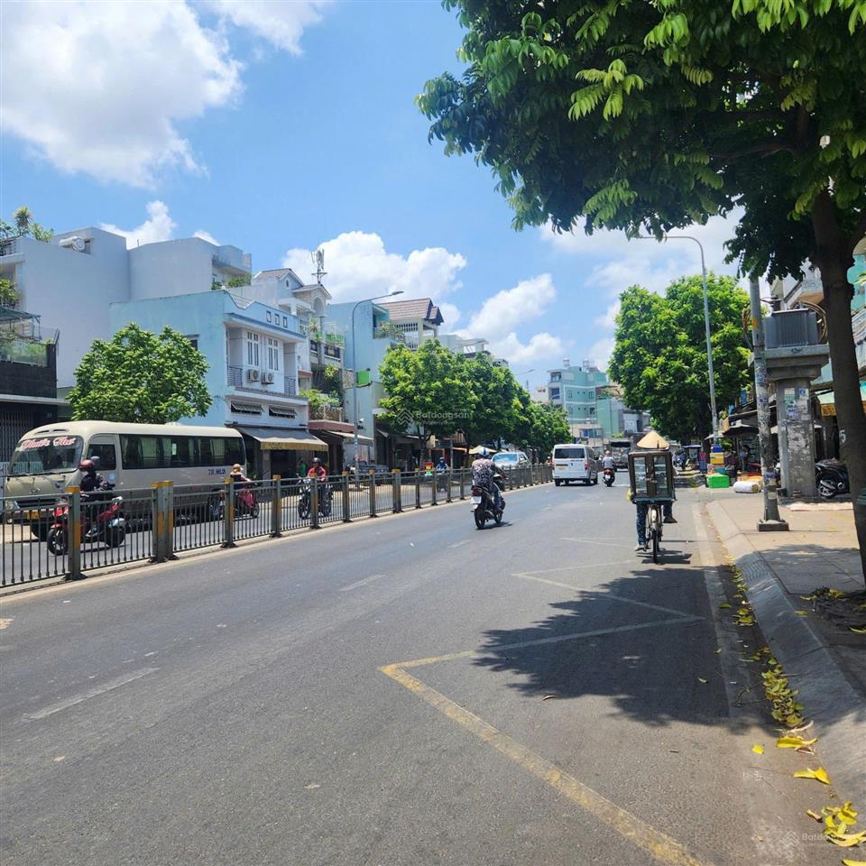 Bán nhà 3 mặt tiền đường tân hóa, 3 lầu&áp mái  shophouse, gara, hồ bơi, giá giảm mạnh 13,9 tỷ