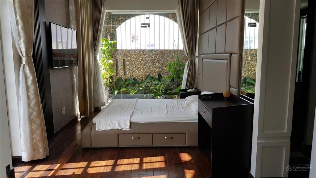 Bán nhà 3 mặt tiền đường tân hóa, 3 lầu&áp mái  shophouse, gara, hồ bơi, giá giảm mạnh 13,9 tỷ