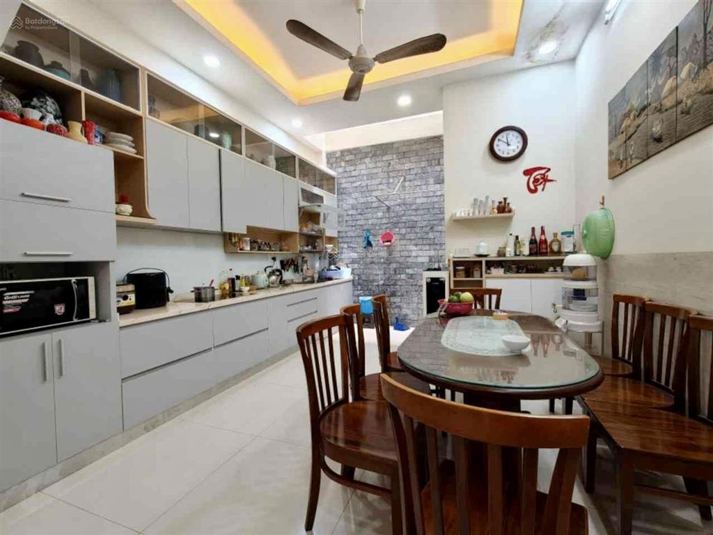 Tân phútân sơn nhì  hxh thông  kế công viên  56m2  3 tầng  giá chỉ 8t.ỷ3