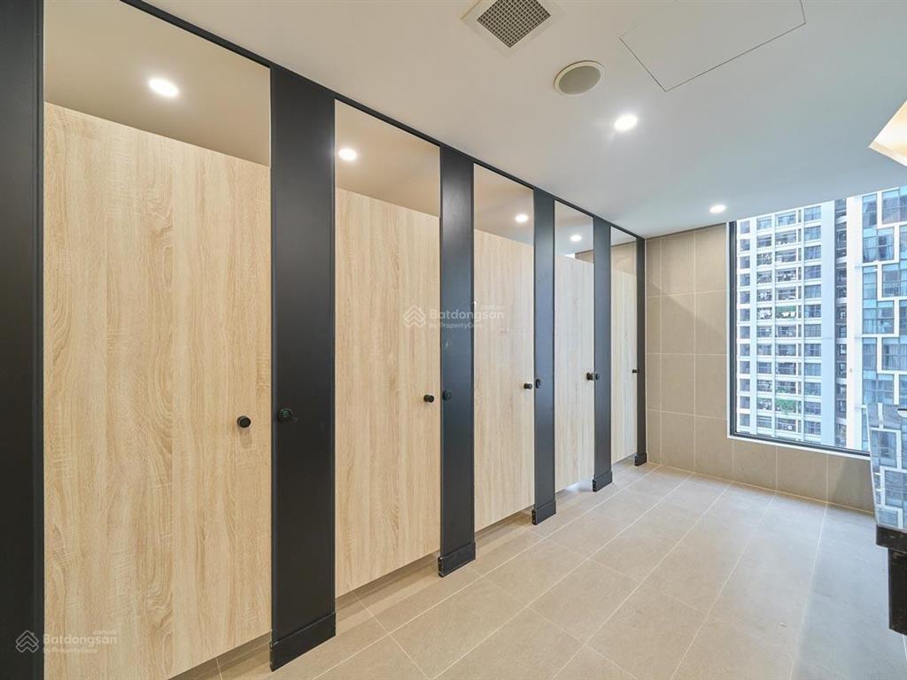 Chính chủ cho thuê văn phòng hạng a tại rox tower 136 hồ tùng mậu, dt 3000m2, giá chỉ 200k/m2