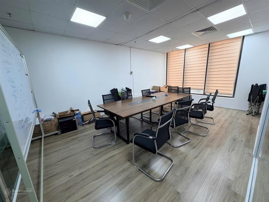 Cho thuê văn phòng mặt đường vũ phạm hàm  yên hòa, giá ưu đãi chỉ 150 nghìn/m2/th