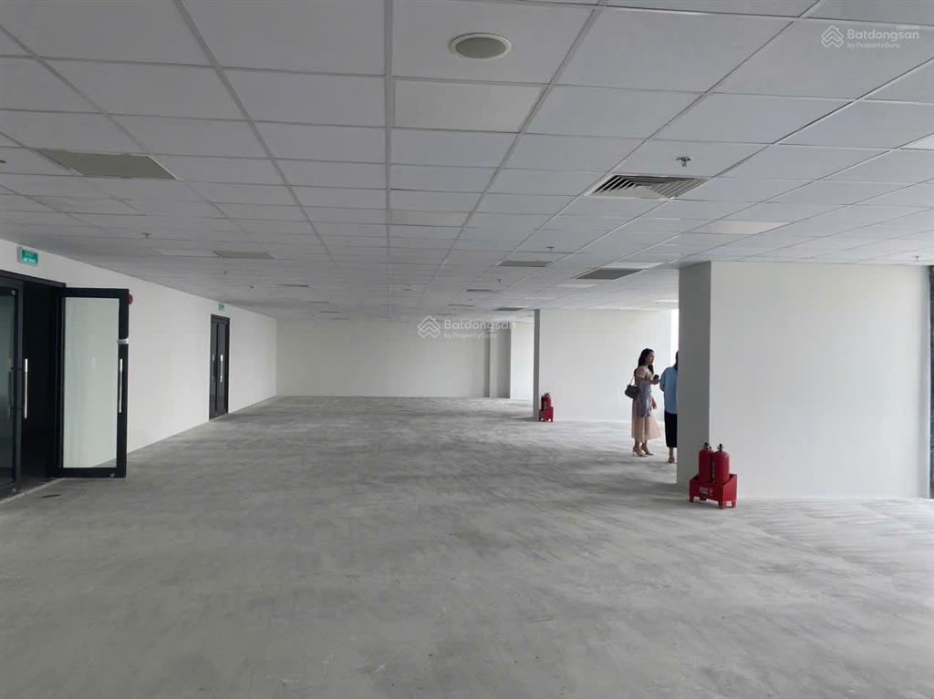 Cho thuê văn phòng mặt đường vũ phạm hàm  yên hòa, giá ưu đãi chỉ 150 nghìn/m2/th