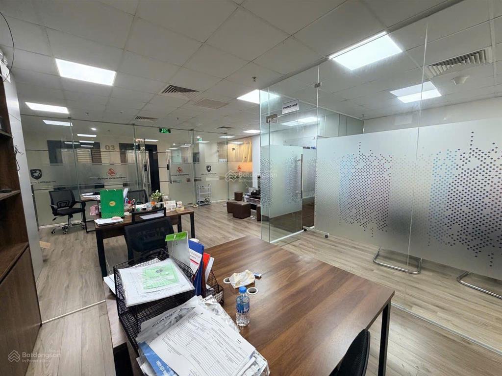 Cho thuê văn phòng mặt đường vũ phạm hàm  yên hòa, giá ưu đãi chỉ 150 nghìn/m2/th