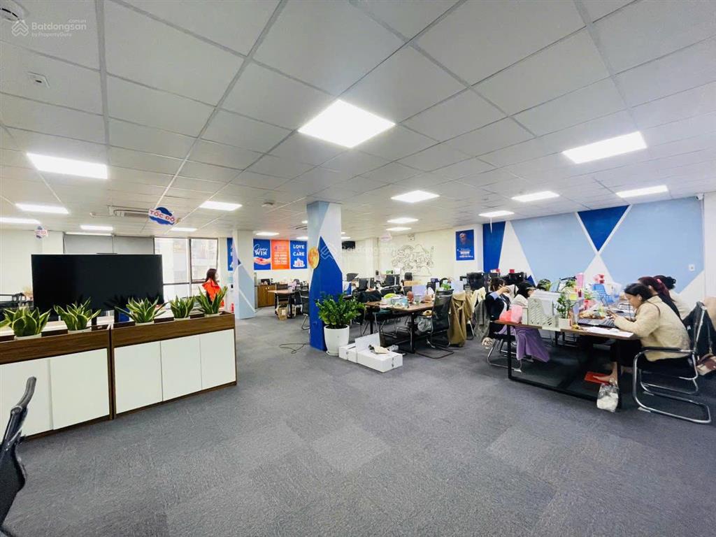 Chính chủ cho thuê văn phòng 200m² mặt phố, giá chỉ 170.000đ/m²/tháng
