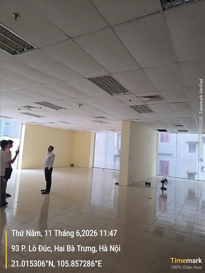 Cho thuê văn phòng tại kinh đô tower vị trí trung tâm, dt 1000m2 có chia nhỏ, giá chỉ 250k/m²/tháng