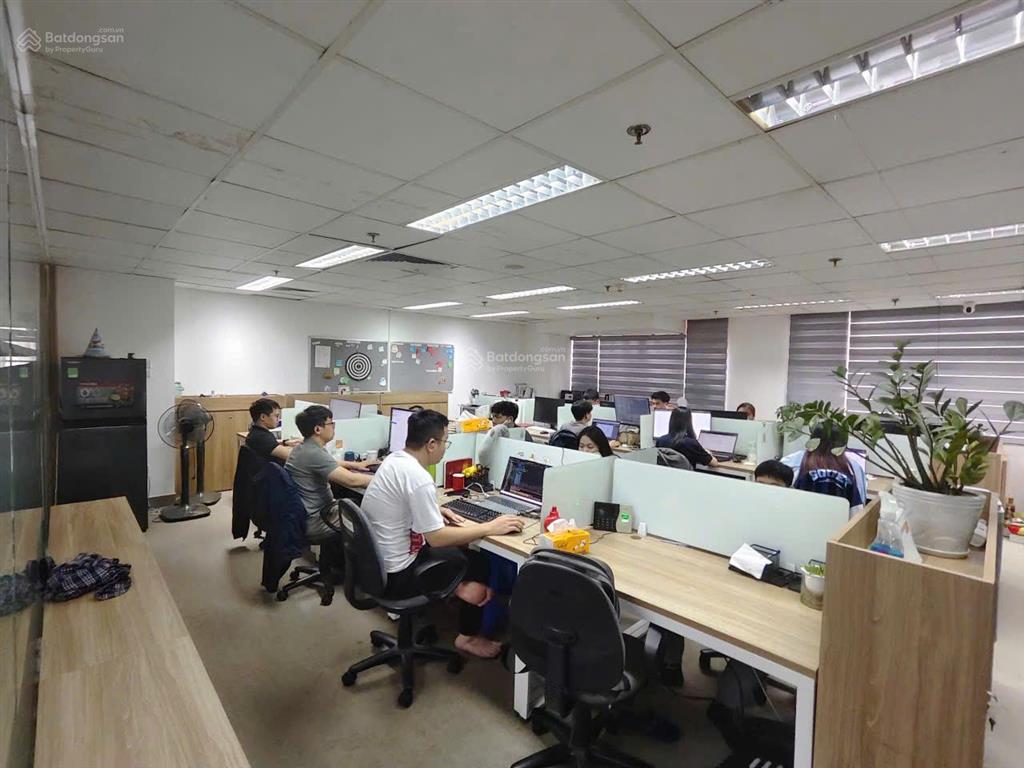 Cho thuê văn phòng tại giải phóng, giá cực tốt 16 triệu, 120m2