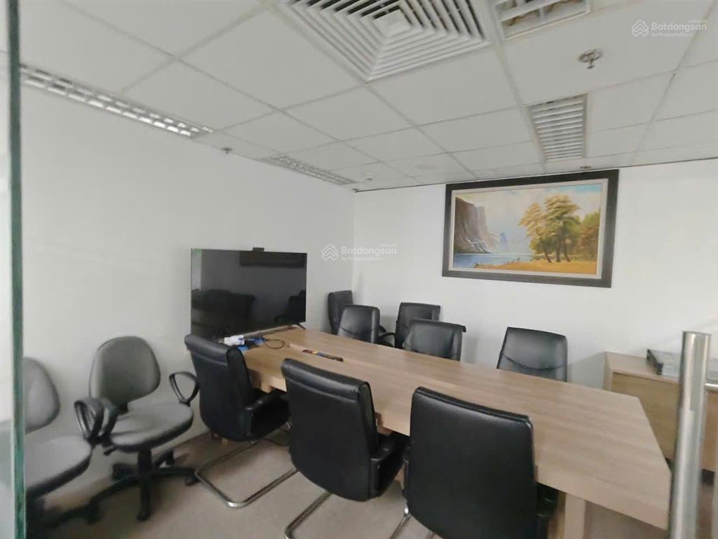 Cho thuê văn phòng tại giải phóng, giá cực tốt 16 triệu, 120m2