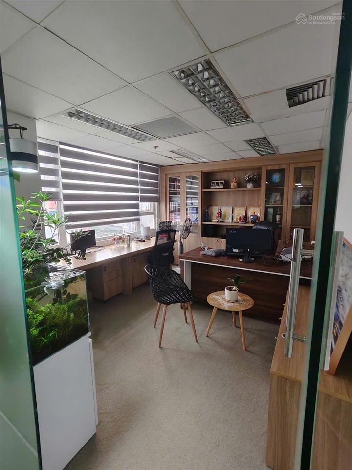 Cho thuê văn phòng tại giải phóng, giá cực tốt 16 triệu, 120m2