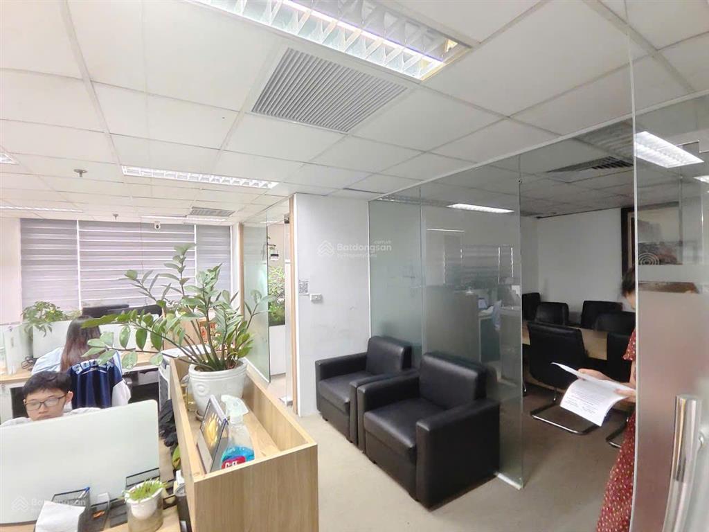 Cho thuê văn phòng tại giải phóng, giá cực tốt 16 triệu, 120m2