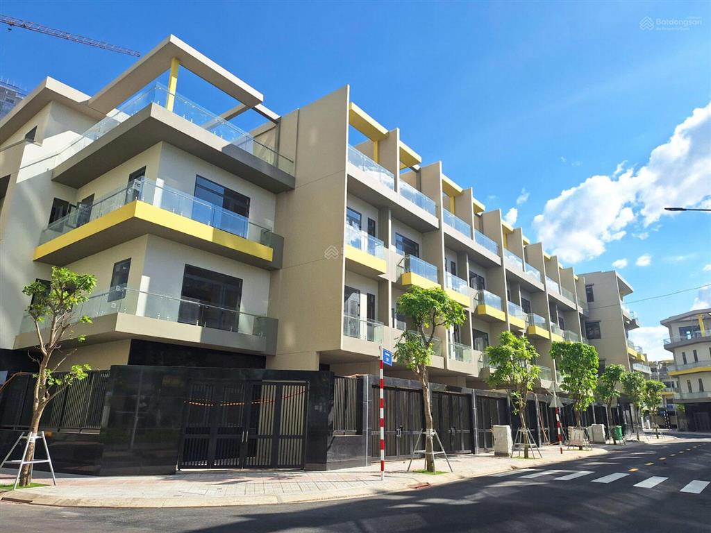 Nhà phố bcons 4 tầng, 241m2, đã có sổ, liền kề khu đô thị bcons và trung tâm thương mại