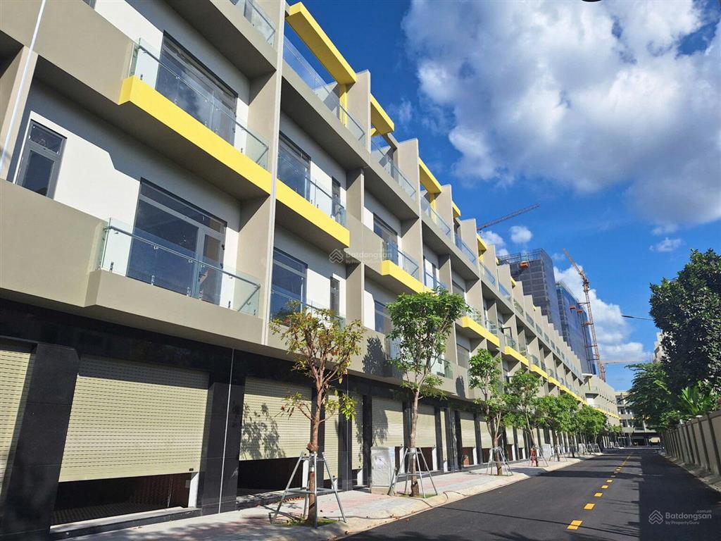 Nhà phố bcons 4 tầng, 241m2, đã có sổ, liền kề khu đô thị bcons và trung tâm thương mại