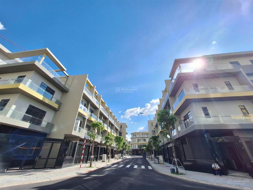 Nhà phố bcons 4 tầng, 241m2, đã có sổ, liền kề khu đô thị bcons và trung tâm thương mại