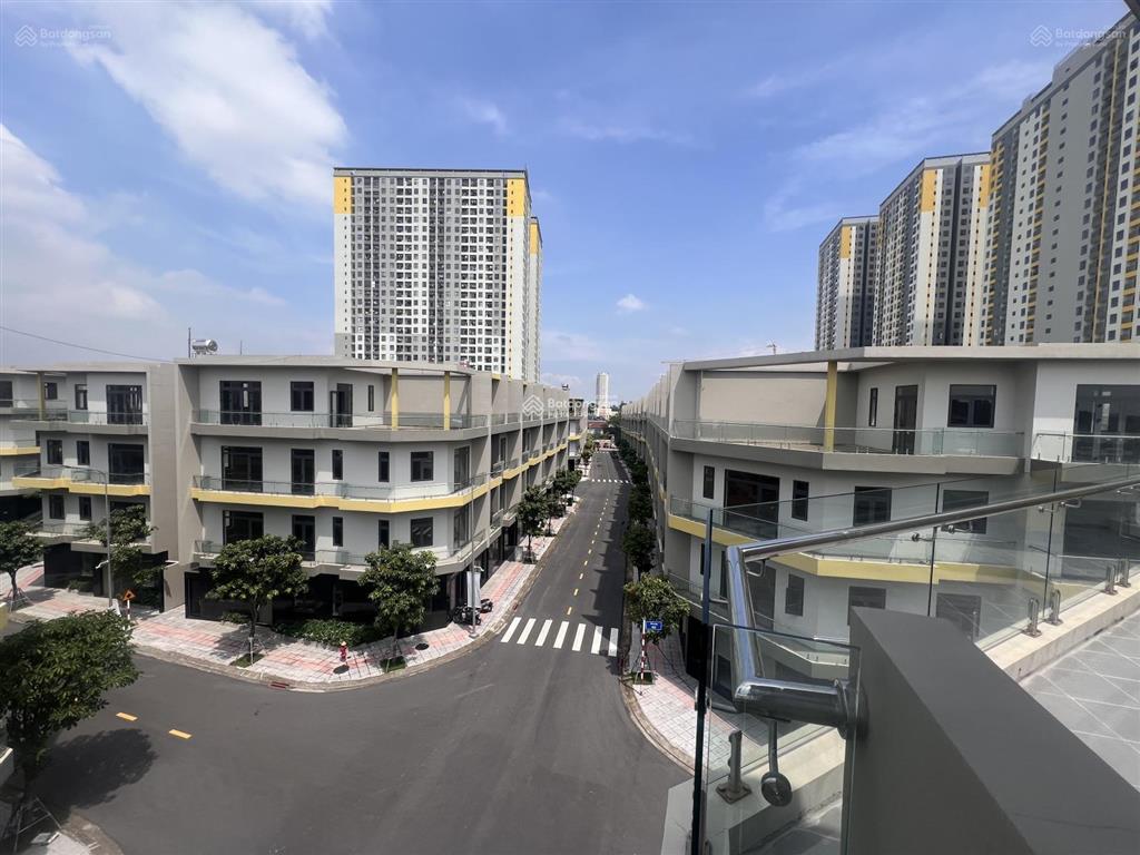 Nhà phố bcons 4 tầng, 241m2, đã có sổ, liền kề khu đô thị bcons và trung tâm thương mại