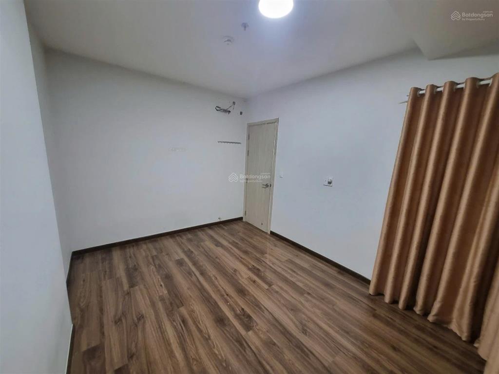 Cho thuê căn hộ 2 phòng ngủ 6tr sẵn 1 vài nội thất cơ bản  charm city