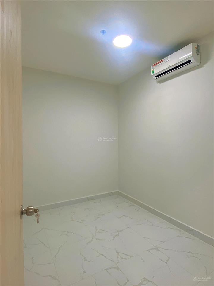 Cho thuê căn hộ 2 phòng ngủ 6tr sẵn 1 vài nội thất cơ bản  charm city