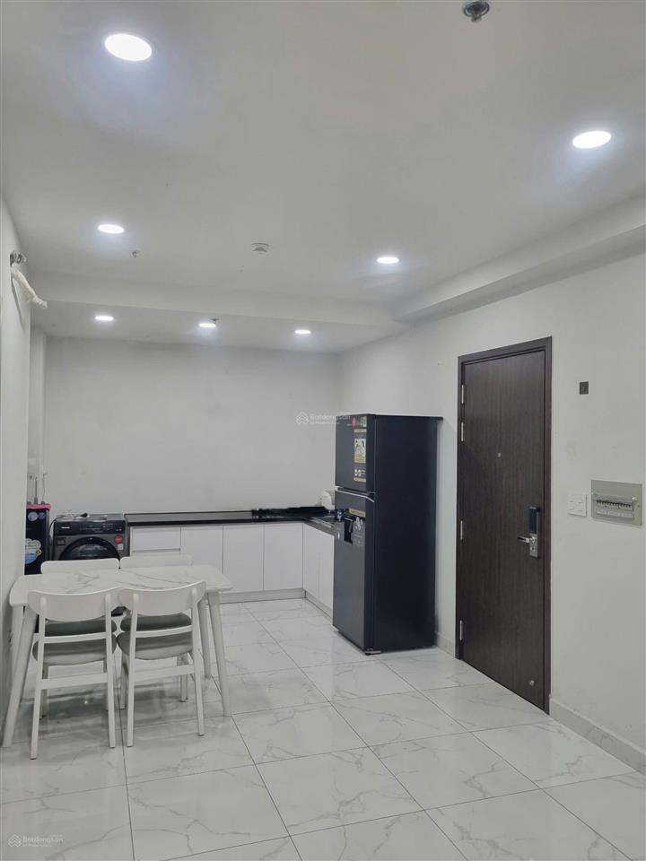 Cho thuê căn hộ 2 phòng ngủ 6tr sẵn 1 vài nội thất cơ bản  charm city