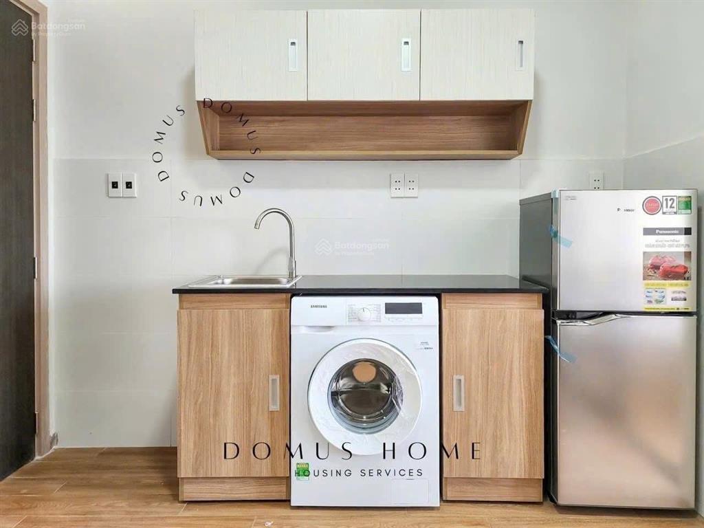 Căn hộ 1 phòng ngủ ban công full nội thất, qua quận 1, quận 7, quận 8 chỉ 5 phút