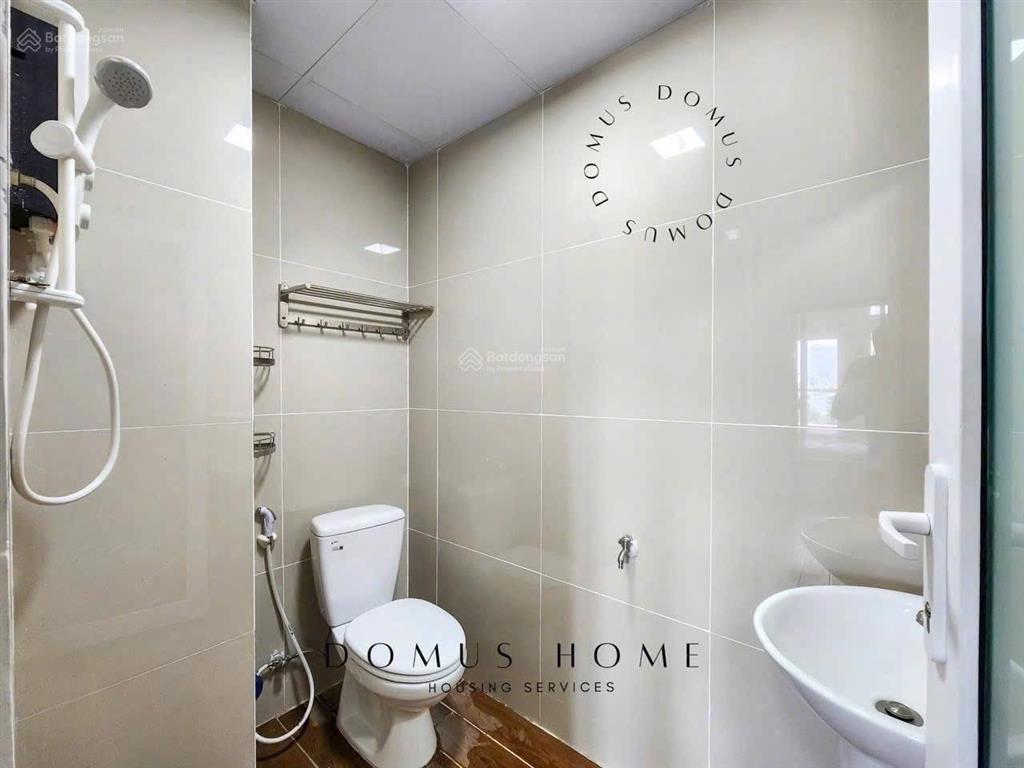 Căn hộ 1 phòng ngủ ban công full nội thất, qua quận 1, quận 7, quận 8 chỉ 5 phút