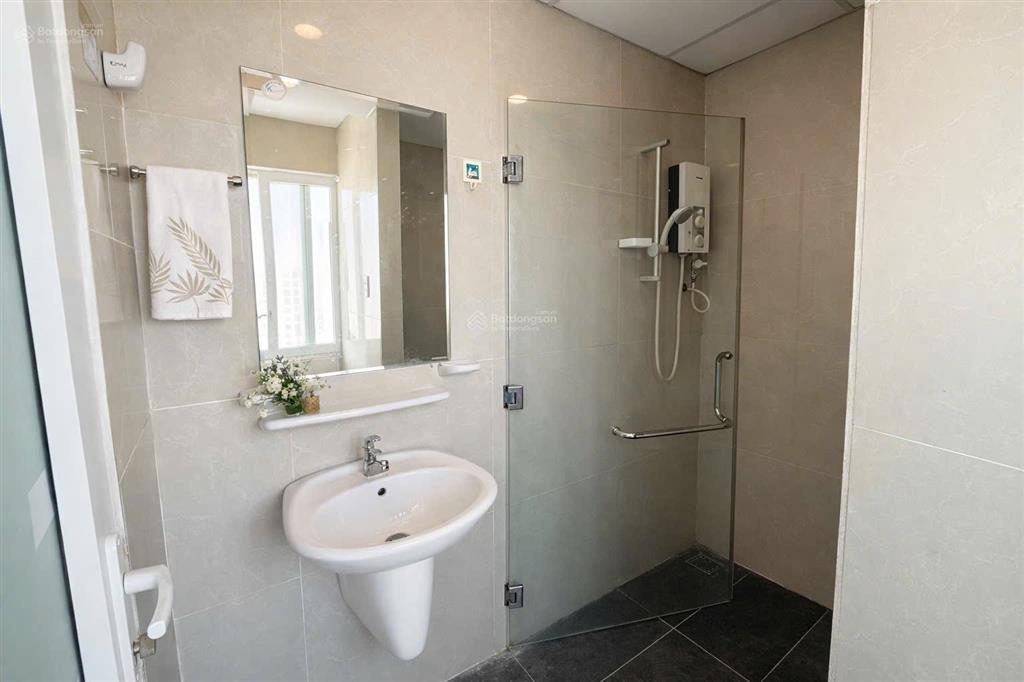 Căn hộ ban công đường nguyễn khoái, full nội thất, vị trí trung tâm tiện di chuyển quận 1, quận 8