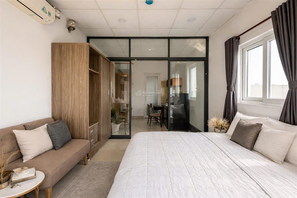 Căn hộ ban công đường nguyễn khoái, full nội thất, vị trí trung tâm tiện di chuyển quận 1, quận 8