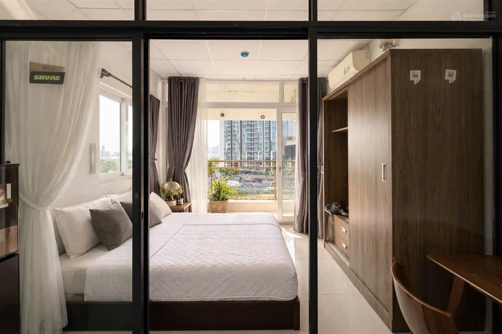 Căn hộ ban công đường nguyễn khoái, full nội thất, vị trí trung tâm tiện di chuyển quận 1, quận 8
