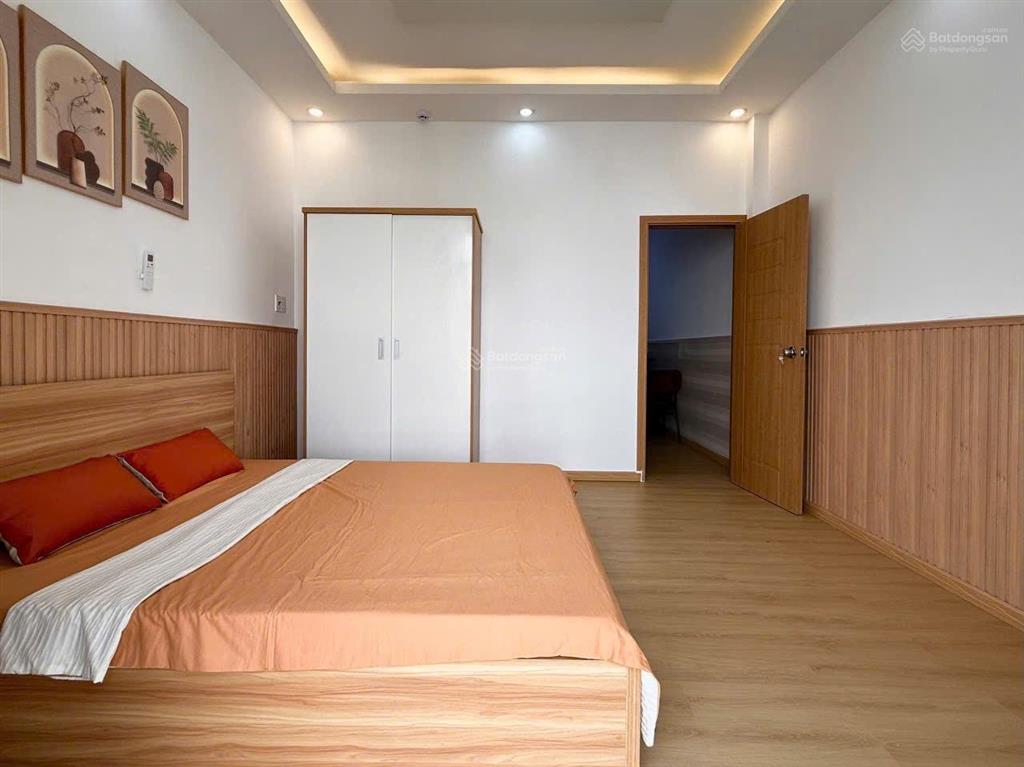 Căn hộ 1 phòng ngủ ban công xóm chiếu, vị trí trung tâm gần bến nhà rồng, phố nguyễn huệ
