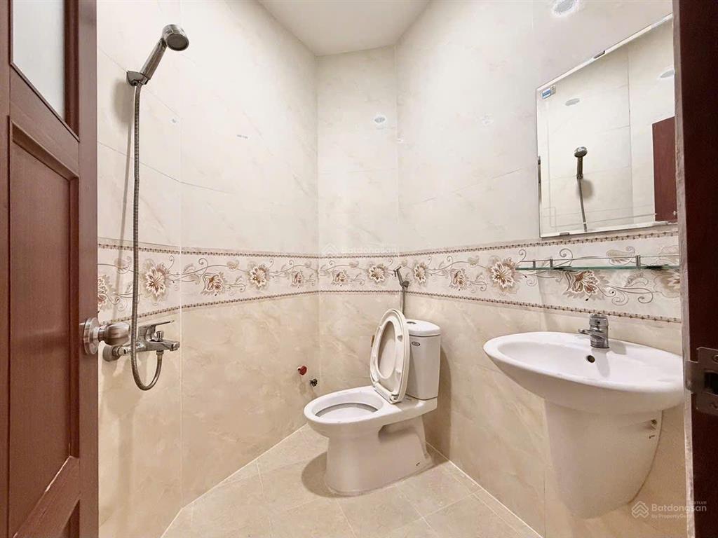Căn hộ 1 phòng ngủ ban công xóm chiếu, vị trí trung tâm gần bến nhà rồng, phố nguyễn huệ
