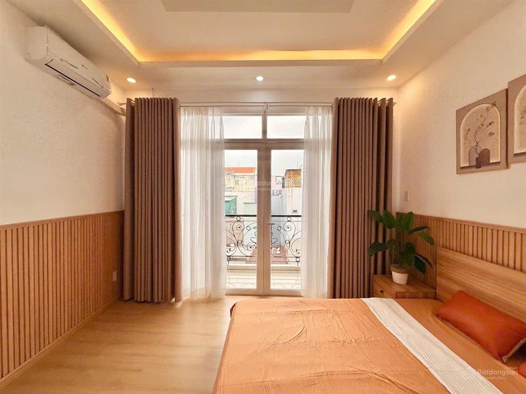 Căn hộ 1 phòng ngủ ban công xóm chiếu, vị trí trung tâm gần bến nhà rồng, phố nguyễn huệ
