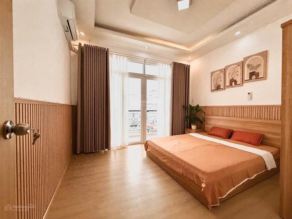Căn hộ 1 phòng ngủ ban công xóm chiếu, vị trí trung tâm gần bến nhà rồng, phố nguyễn huệ