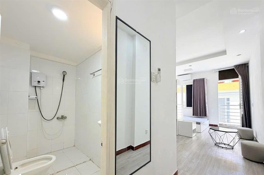 Căn hộ ban công nằm ngay trung tâm thành phố  gần phố bùi viện, chợ bến thành, phố nguyễn huệ
