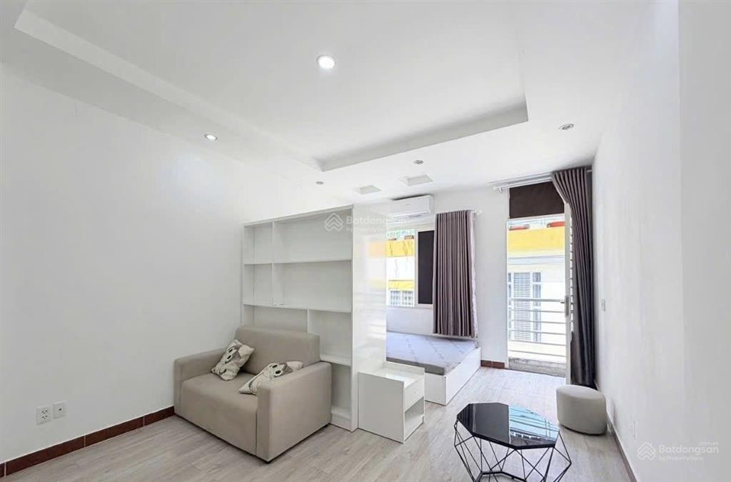 Căn hộ ban công nằm ngay trung tâm thành phố  gần phố bùi viện, chợ bến thành, phố nguyễn huệ