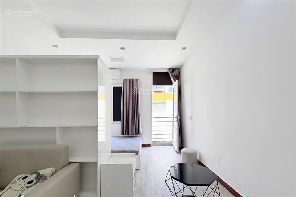 Căn hộ ban công nằm ngay trung tâm thành phố  gần phố bùi viện, chợ bến thành, phố nguyễn huệ