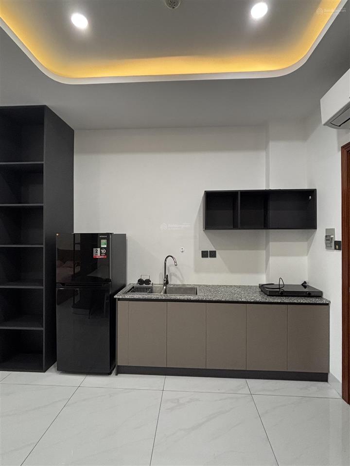 Cho thuê căn hộ ban công quận 5  full nội thất gần nowzone, chợ bến thành, phố bùi viện, quận 1
