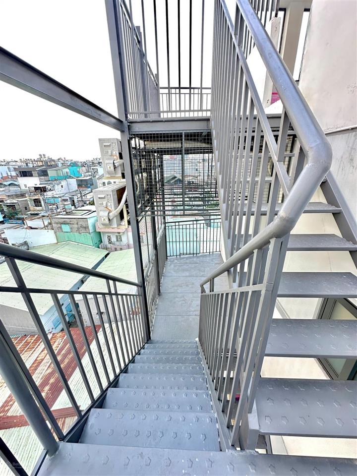 Bán tòa chdv mới xây 100% ngay ngã 4 bốn xã, 62 phòngdòng tiền 300tr/tháng,chính chủ đang vận hành