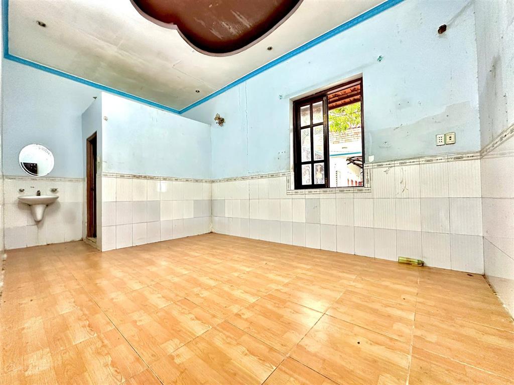 Chính chủ bán đất sổ hồng riêng full thổ cư ngay chợ bà hom,vay ngân hàng,xây dựng ngay,chỉ 2.55 tỷ
