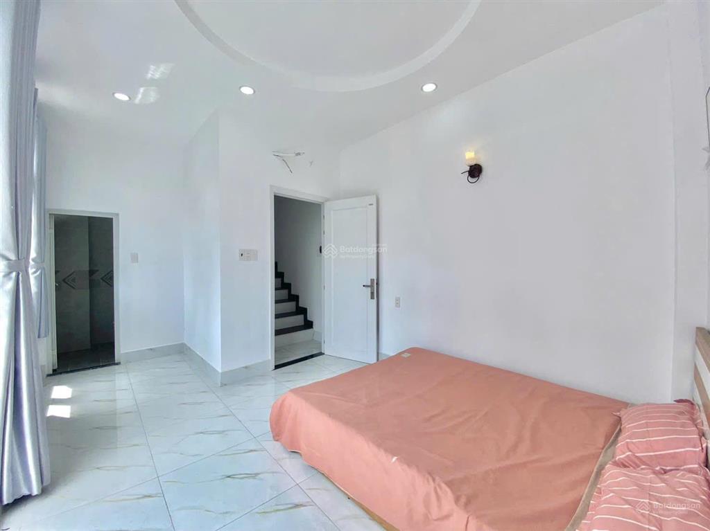 Chính chủ cần bán nhà mới 1trệt + 2lầu full thổ cư vị trí đẹp ngay liên chợ liên khu 56, bình tân