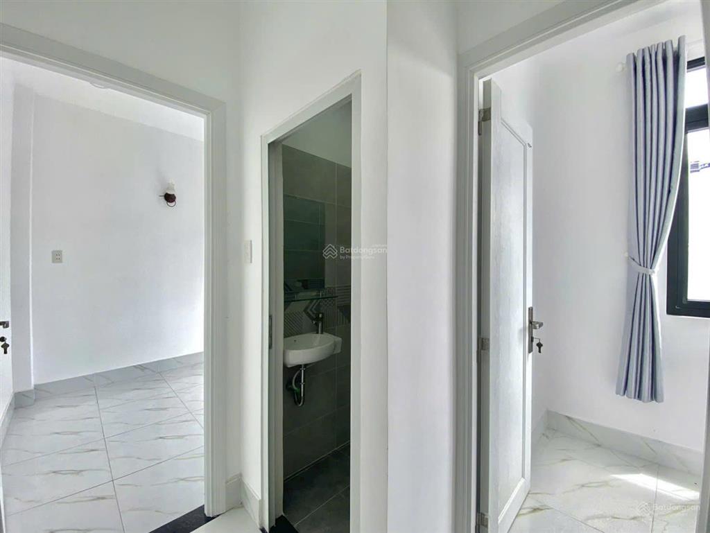 Chính chủ cần bán nhà mới 1trệt + 2lầu full thổ cư vị trí đẹp ngay liên chợ liên khu 56, bình tân