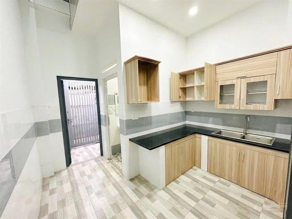 Bán nhà hẻm xe hơi 3 lâu ngay trung tâm p17 gv