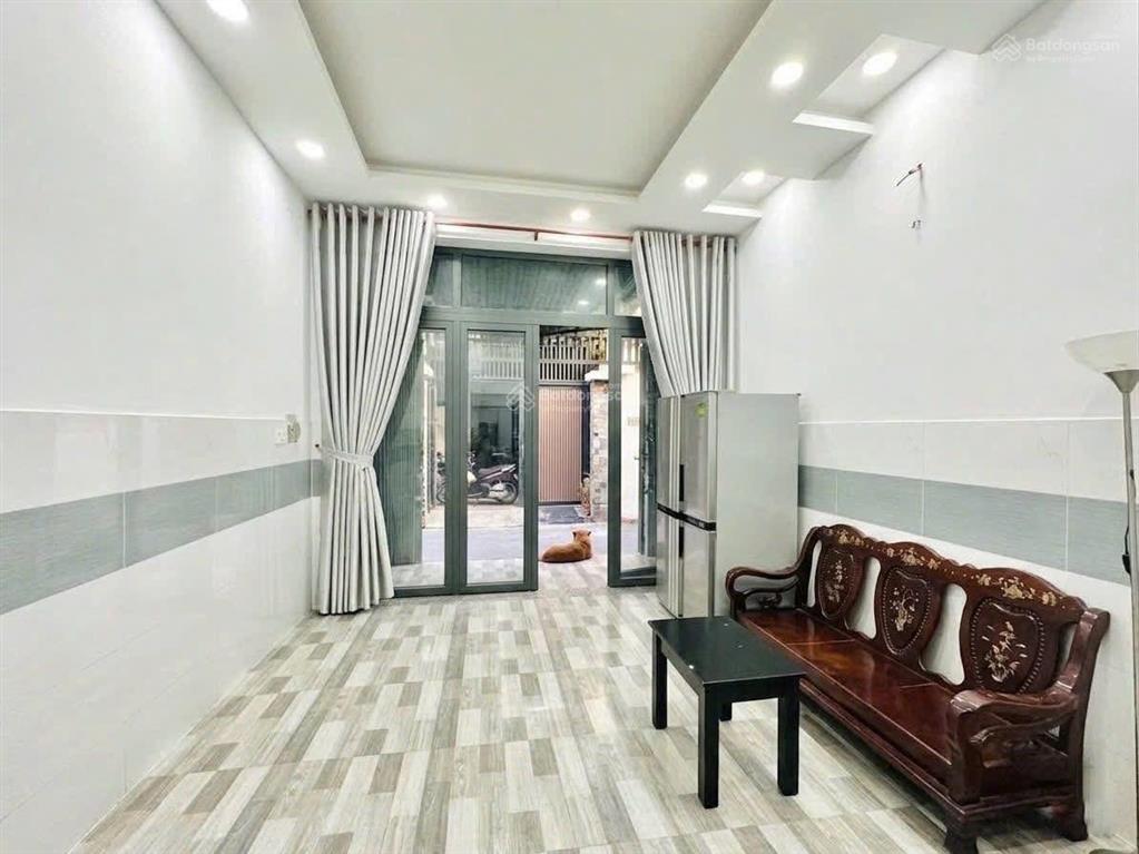 Bán nhà hẻm xe hơi 3 lâu ngay trung tâm p17 gv