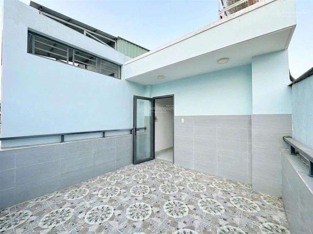 Bán nhà hẻm xe hơi 3 lâu ngay trung tâm p17 gv