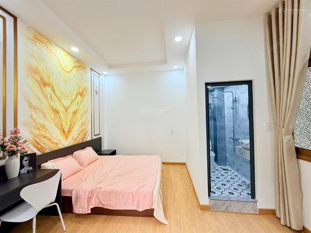 Lên sóng căn nhà góc 2 mt hẻm 8m đúc 1 lầu 3pn full nt