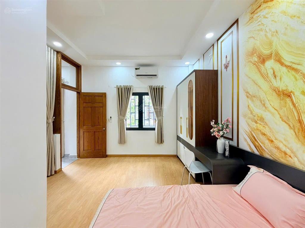 Lên sóng căn nhà góc 2 mt hẻm 8m đúc 1 lầu 3pn full nt