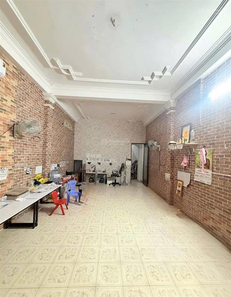 Bán căn nhà 4.2mx19m xây 1 lầu hẻm xe hơi ngay trung tâm p3 gv
