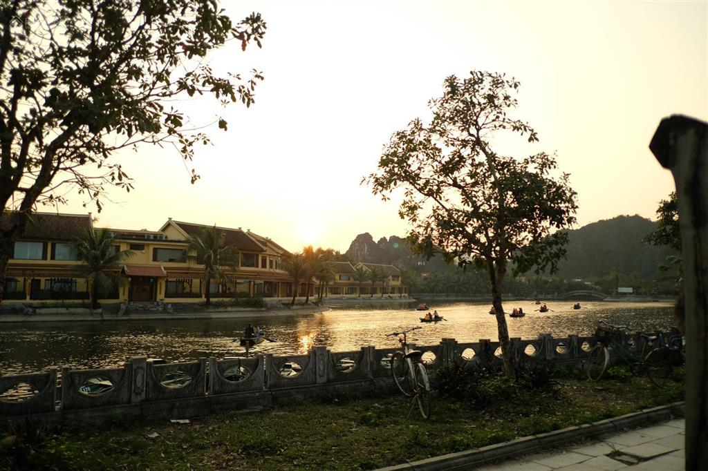 Đất vàng khu du lịch tam cốc, trục đường chính cách bên thuyền 2p tổng diện tích sử dụng gần 1000m2